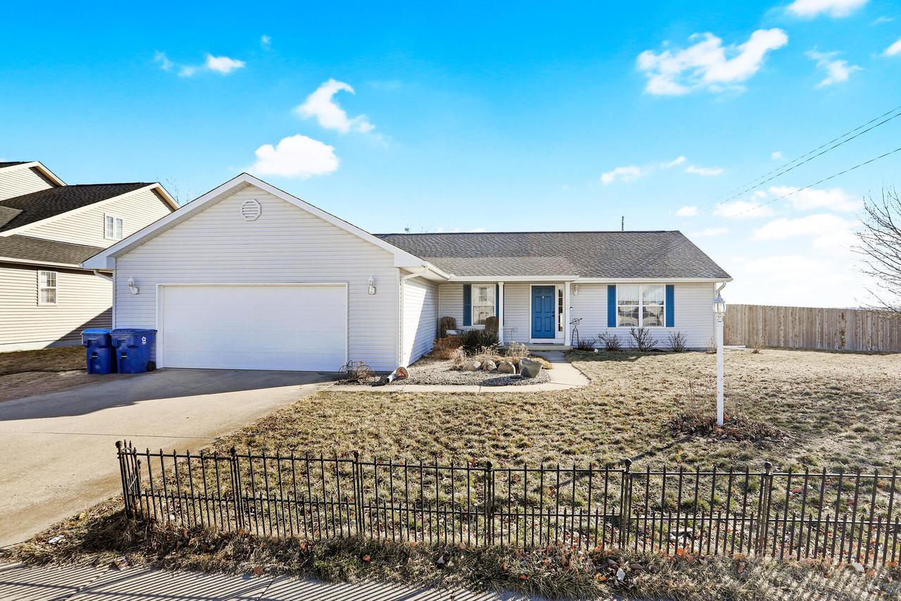 102 Prairie Rose Ln., Savoy, IL 61874