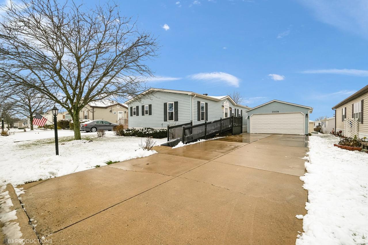 23024 S Pine Valley Dr., Frankfort, IL 60423
