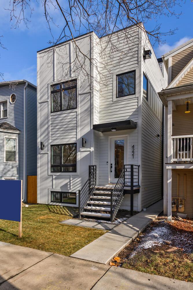 4221 N Albany Ave., Chicago, IL 60618