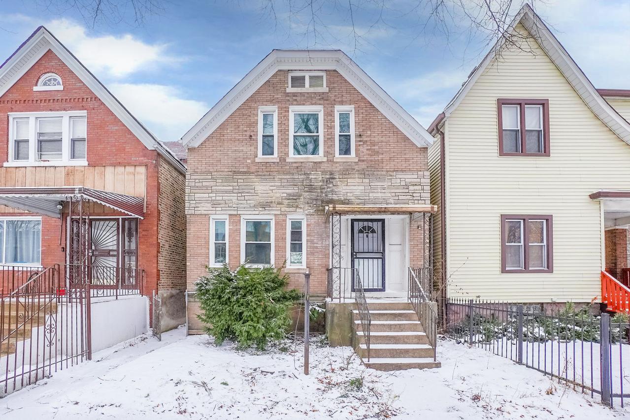 7005 S Eberhart Ave., Chicago, IL 60637