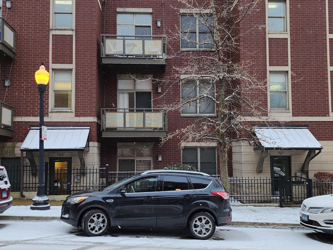765 W 15th St. #109, Chicago, IL 60607