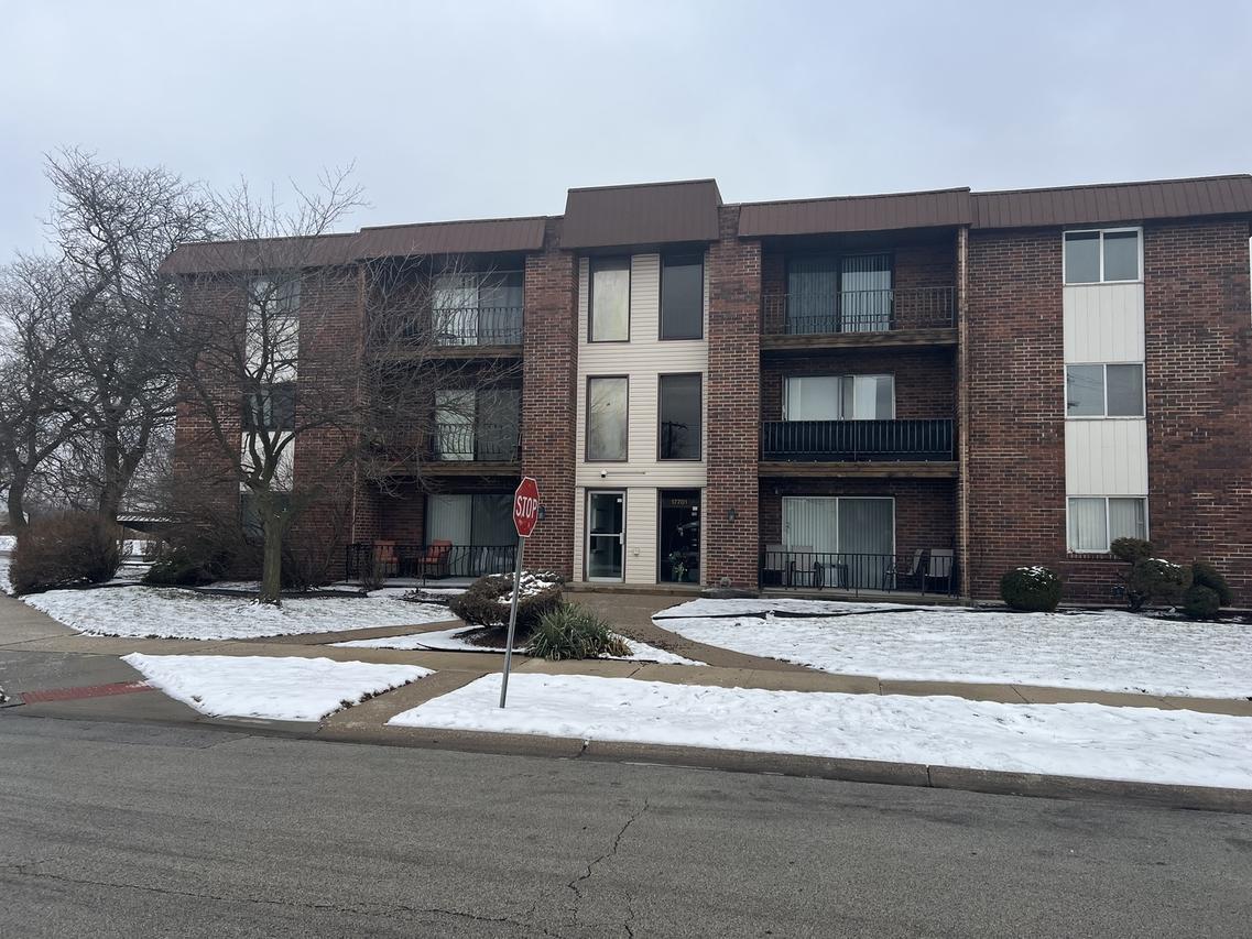 17701 Park Blvd. #202, Lansing, IL 60438