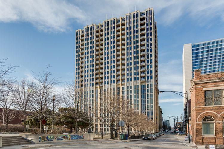 700 N Larrabee St. #GU-33, Chicago, IL 60610