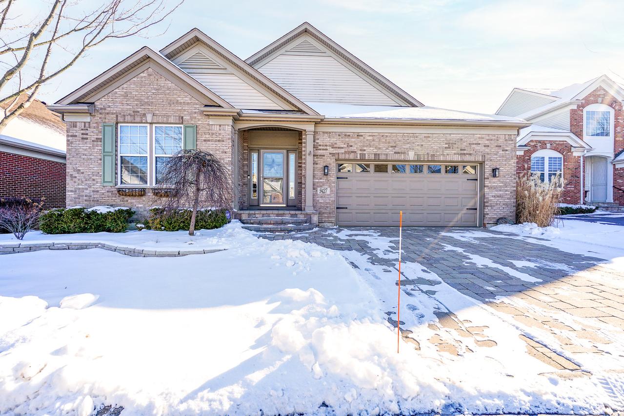 9427 Dunmurry Dr., Orland Park, IL 60462