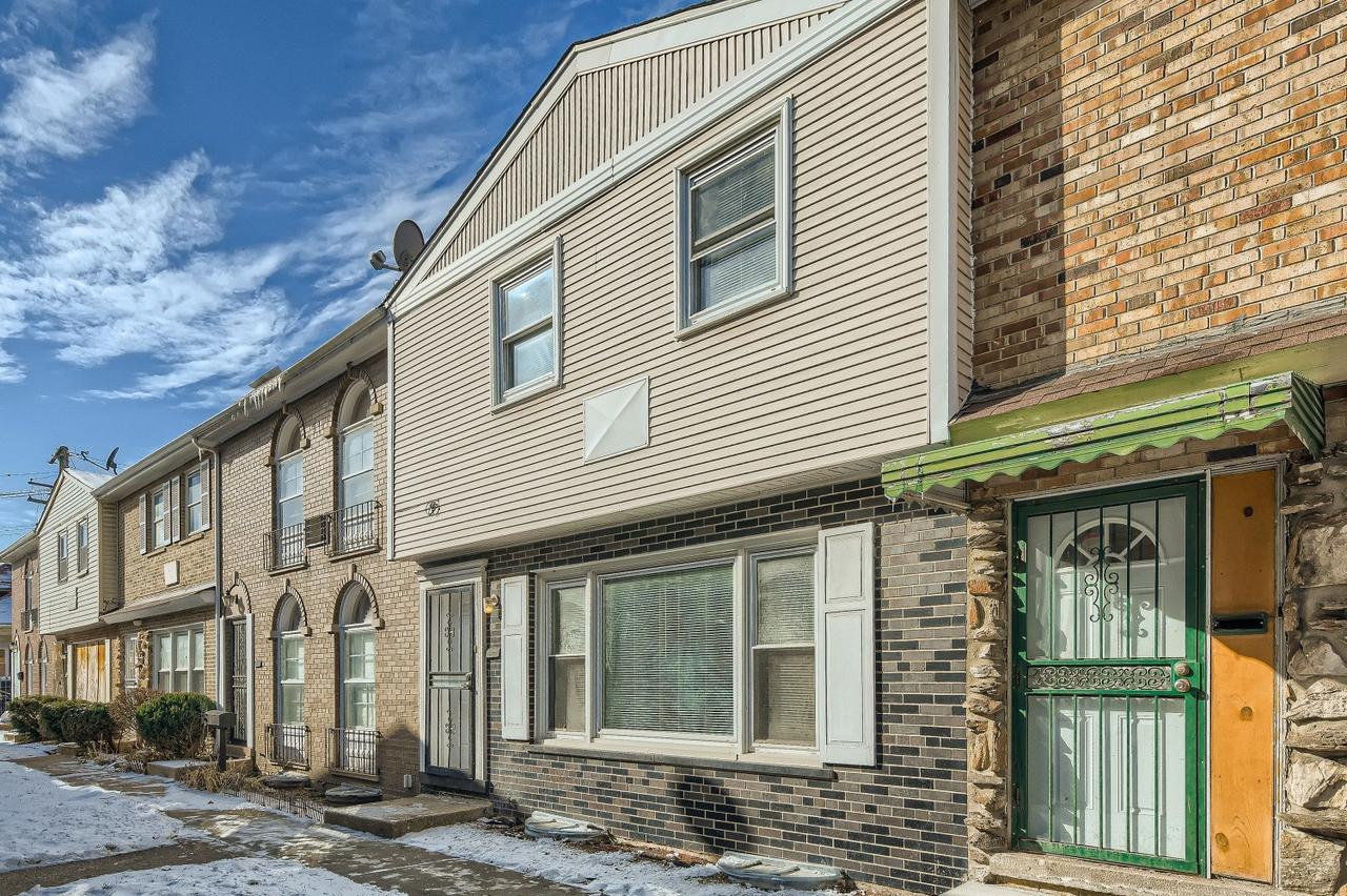 [Address Unavailable], Chicago, IL 60649