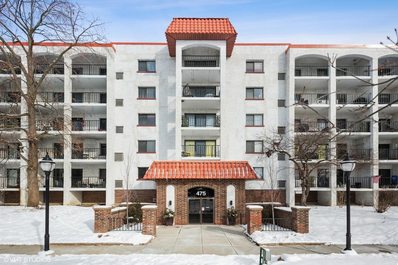 475 Plum Creek Dr. #111, Wheeling, IL 60090