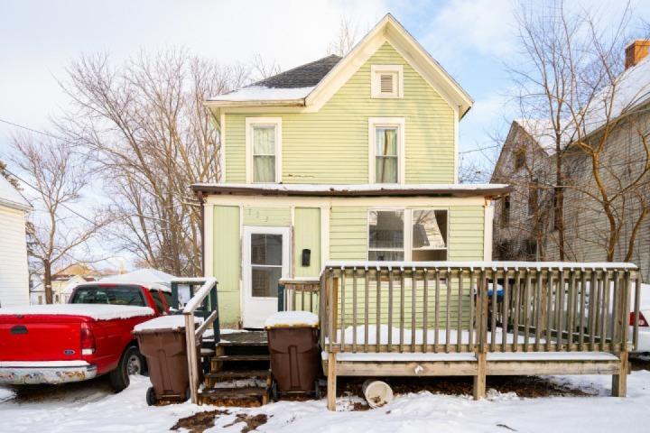 723 S Float Ave., Freeport, IL 61032
