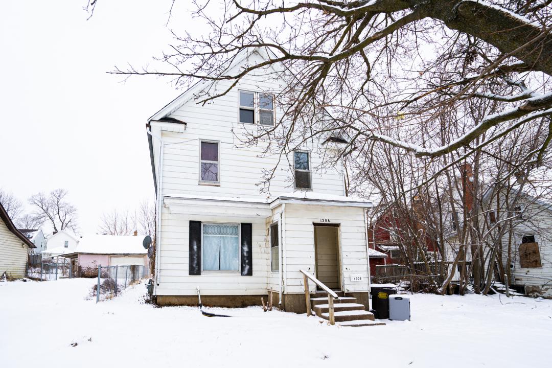 1308 S Float Ave., Freeport, IL 61032