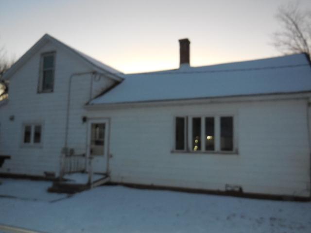 305 W Randolph St., Roanoke, IL 61561