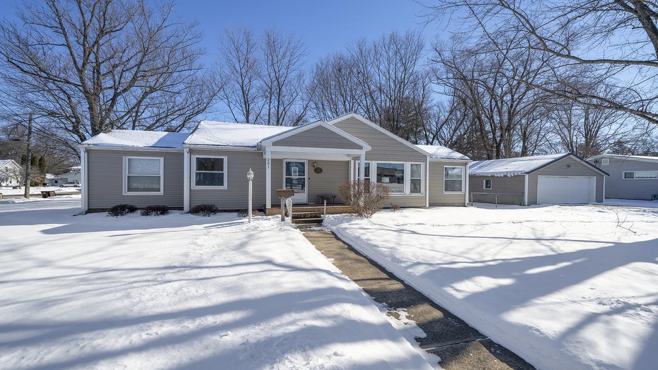 201 S 10th St., Oregon, IL 61061