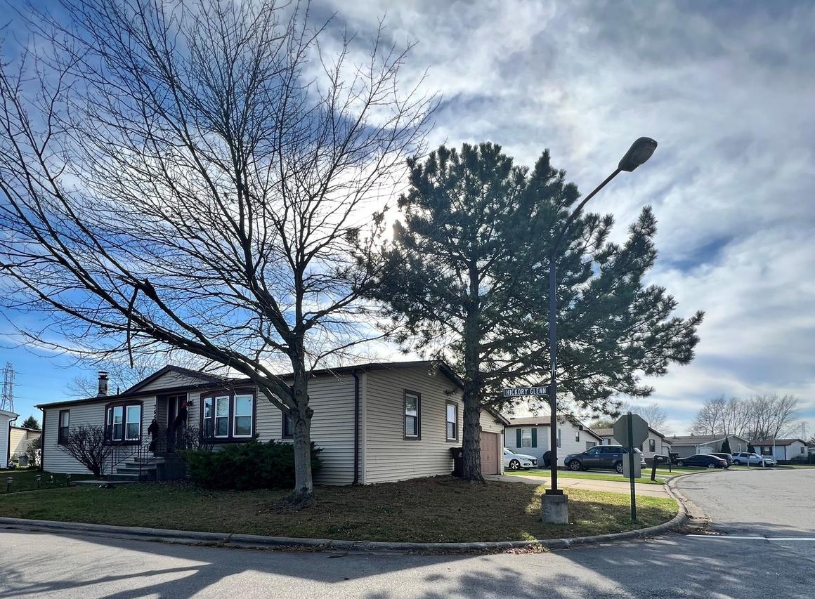 765 Huntsbridge Rd., Matteson, IL 60443