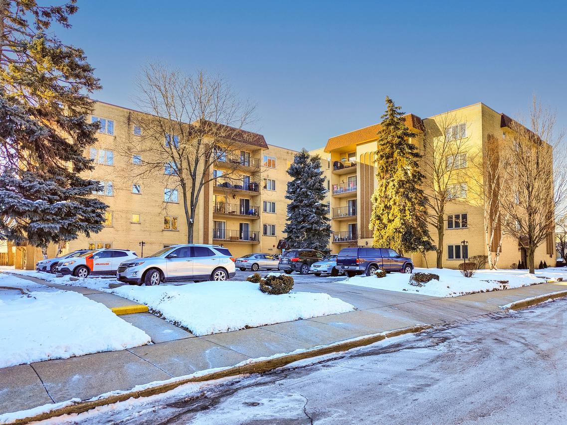6455 W Belle Plaine Ave. #509, Chicago, IL 60634