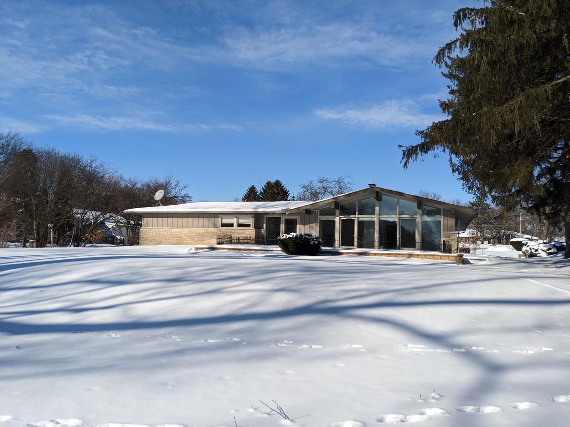 1727 W Pearl City Rd., Freeport, IL 61032