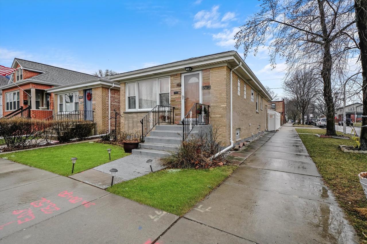 5759 W Berenice Ave., Chicago, IL 60634
