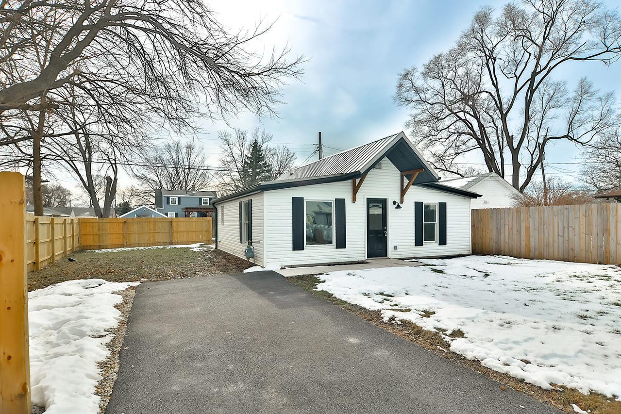 731 Wood Ave., Machesney Park, IL 61115