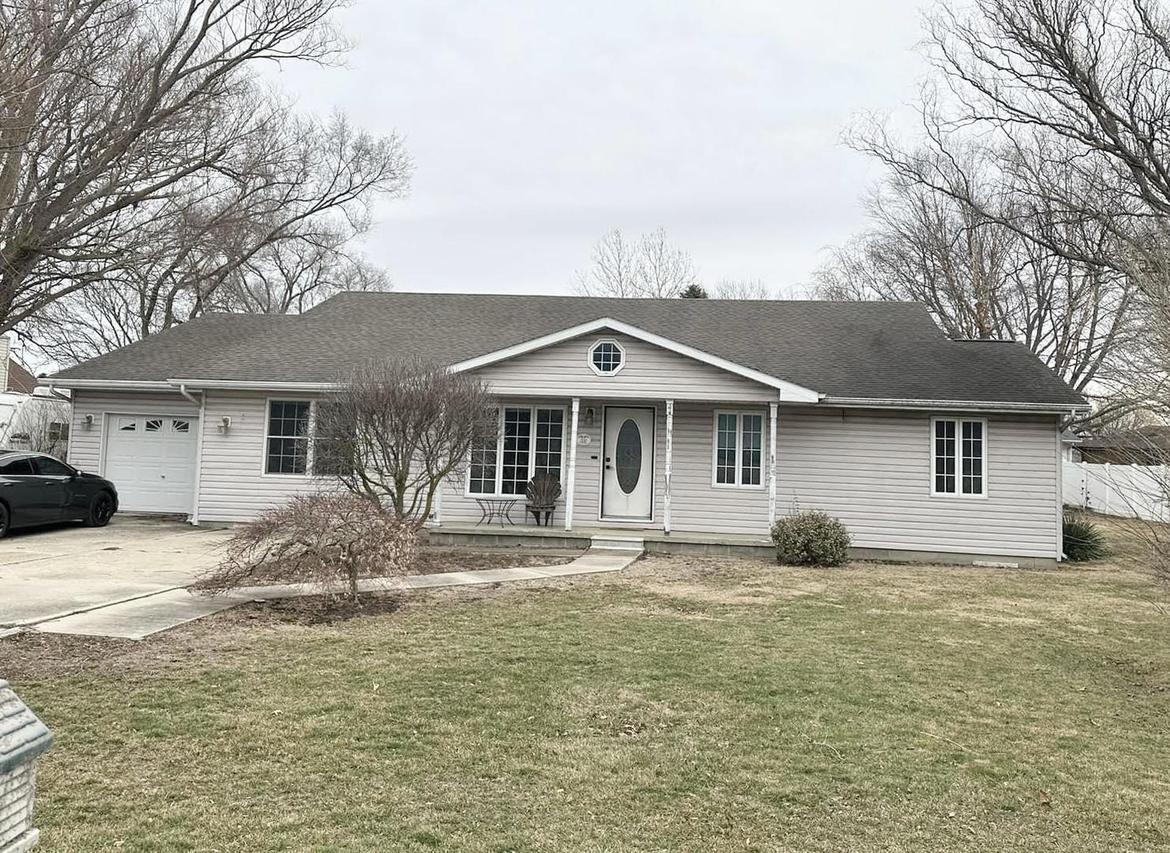 330 N Jacques St., Arcola, IL 61910
