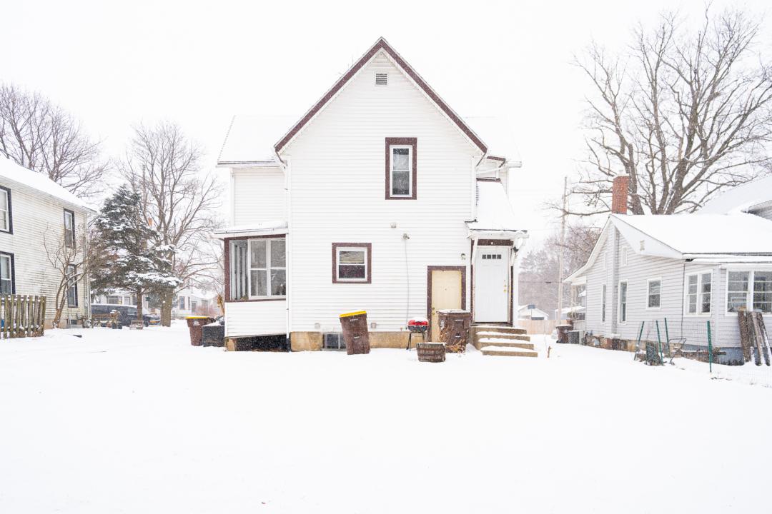 1231 S Oak Ave., Freeport, IL 61032