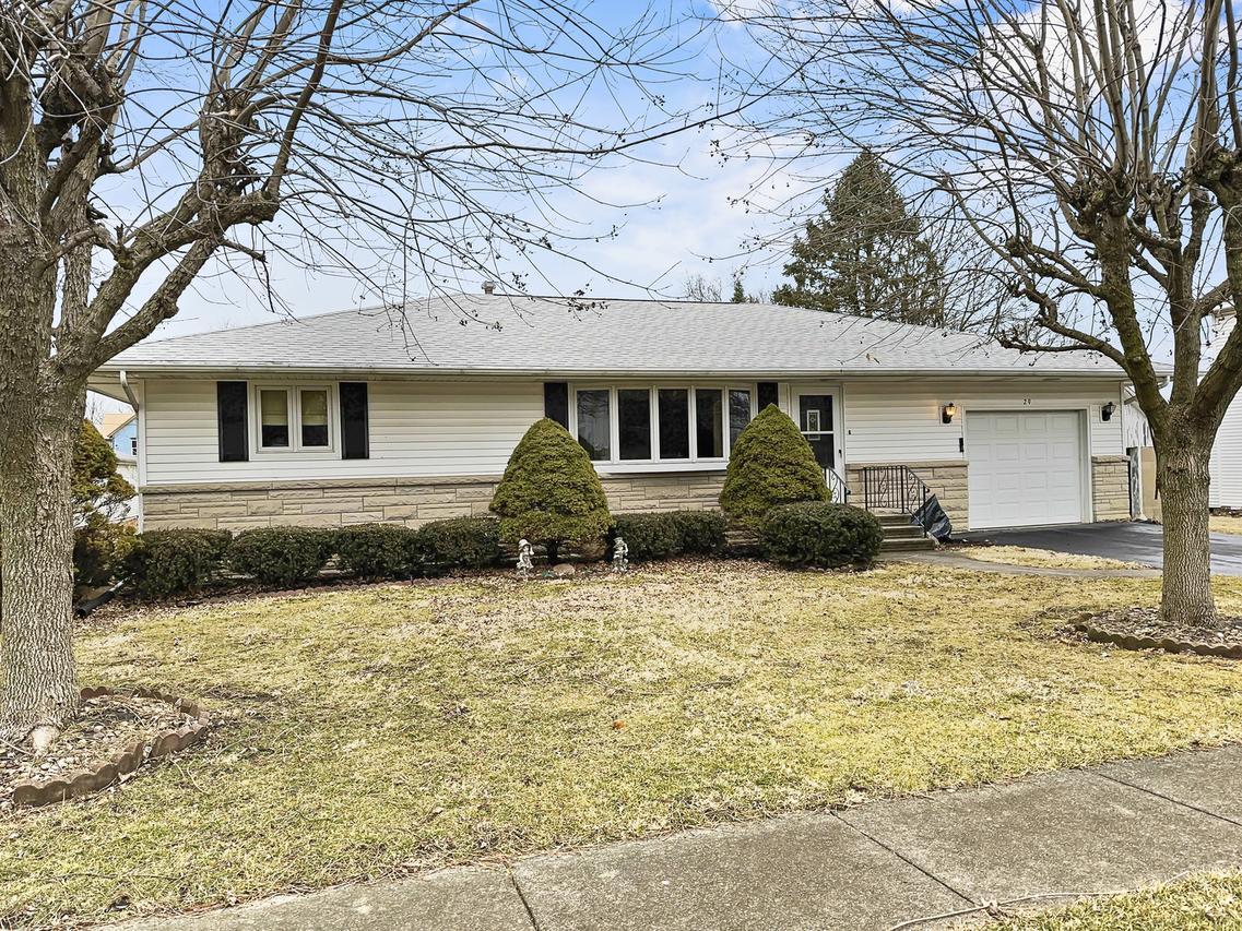 29 W Oak St., Piper City, IL 60959
