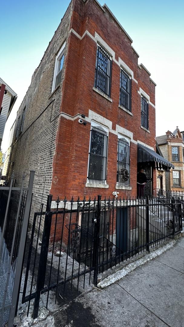 2119 W Huron St., Chicago, IL 60612