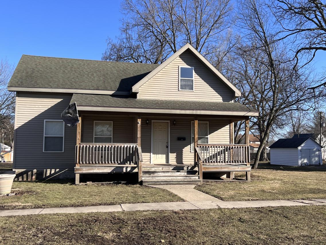 335 S Elm St., Paxton, IL 60957