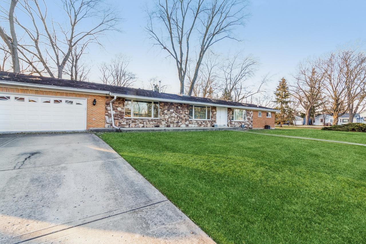 6726 Crest Rd., Darien, IL 60561