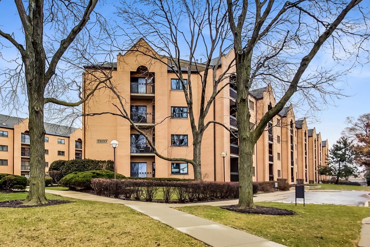 7400 W Lawrence Ave. #426, Harwood Heights, IL 60706