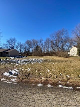 422 Staffordshire Dr., Poplar Grove, IL 61065
