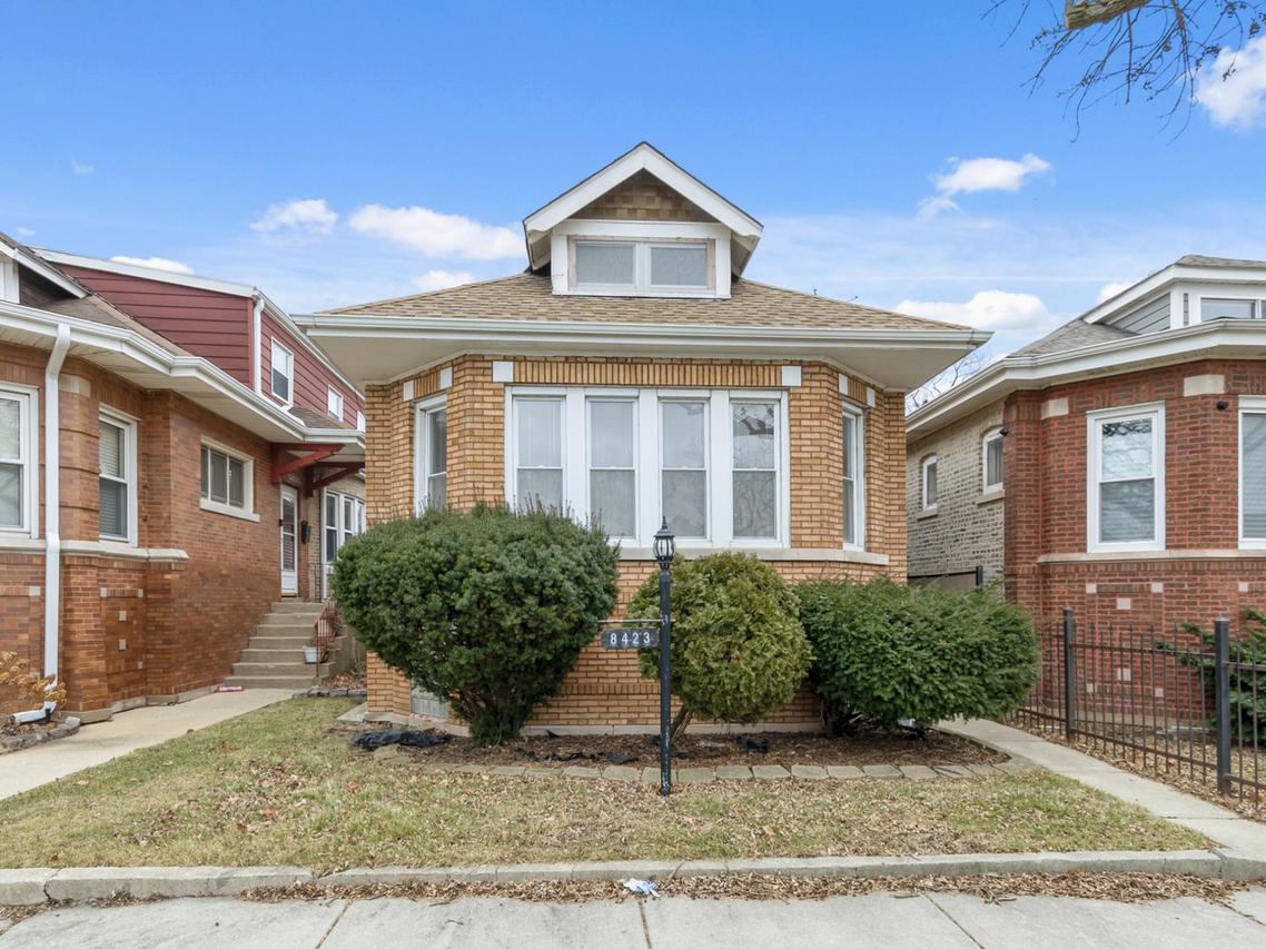 8423 S Hermitage Ave., Chicago, IL 60620