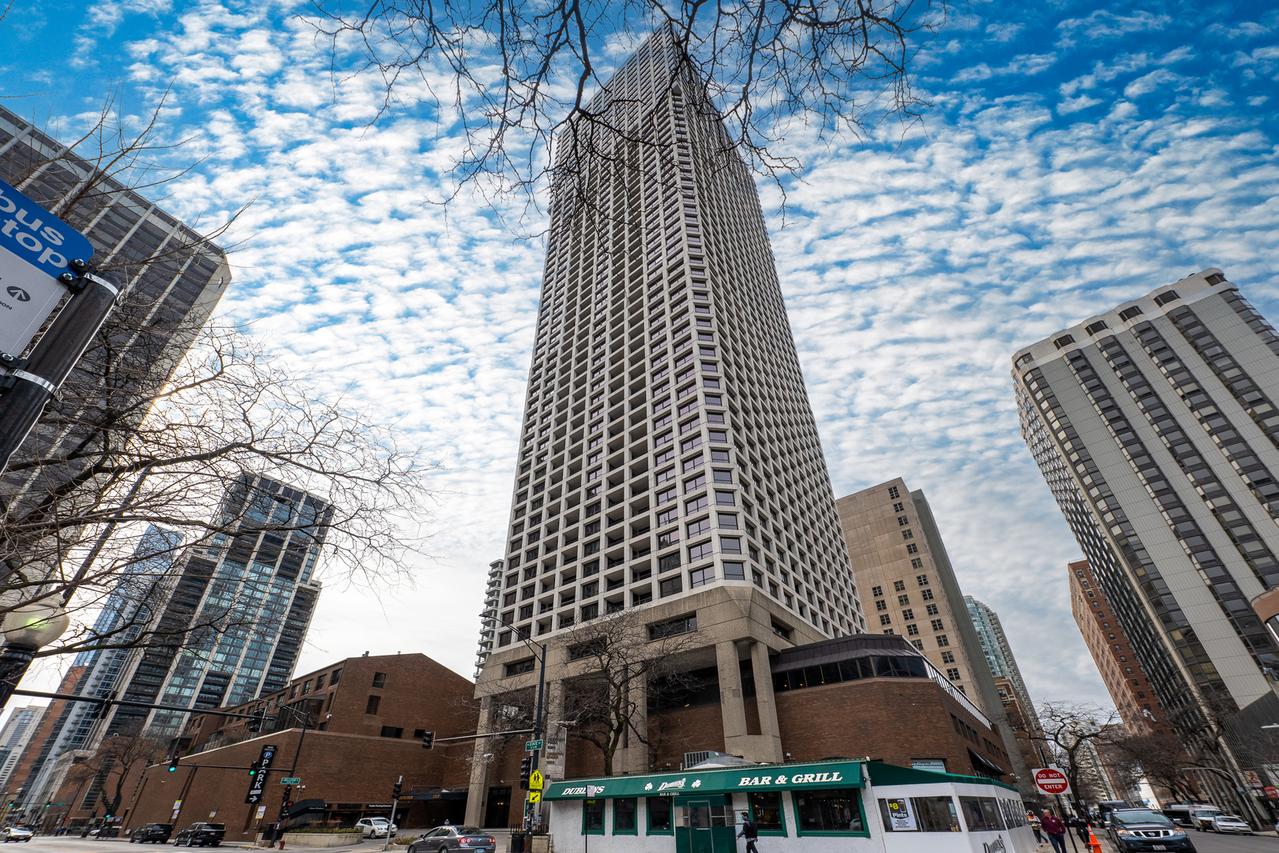 1030 N State St. #17L, Chicago, IL 60610