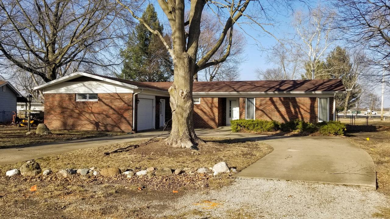 209 Matteson Dr., Villa Grove, IL 61956