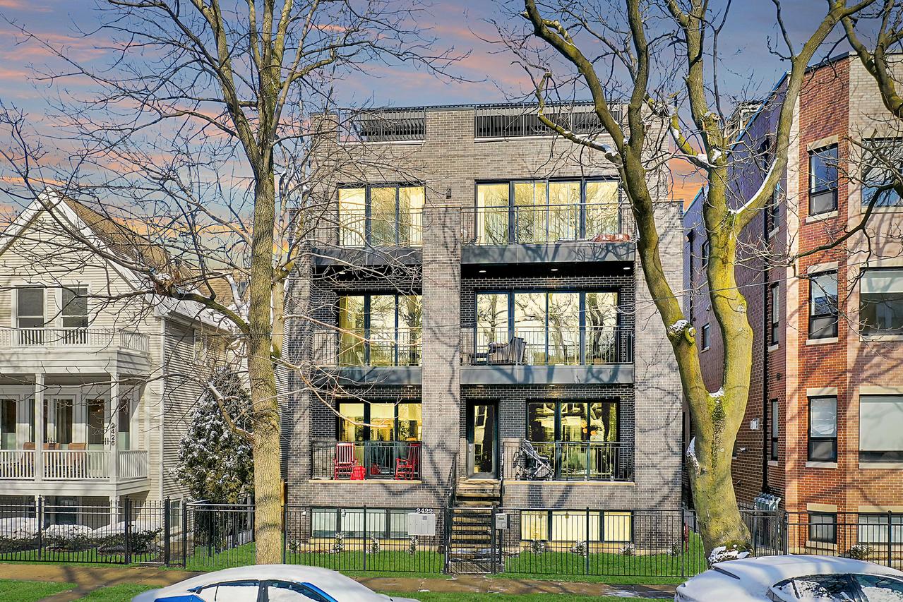 2422 W Lyndale St. #1W, Chicago, IL 60647