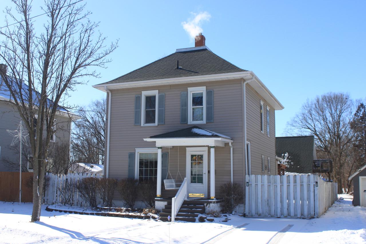 1513 4th Ave., Sterling, IL 61081