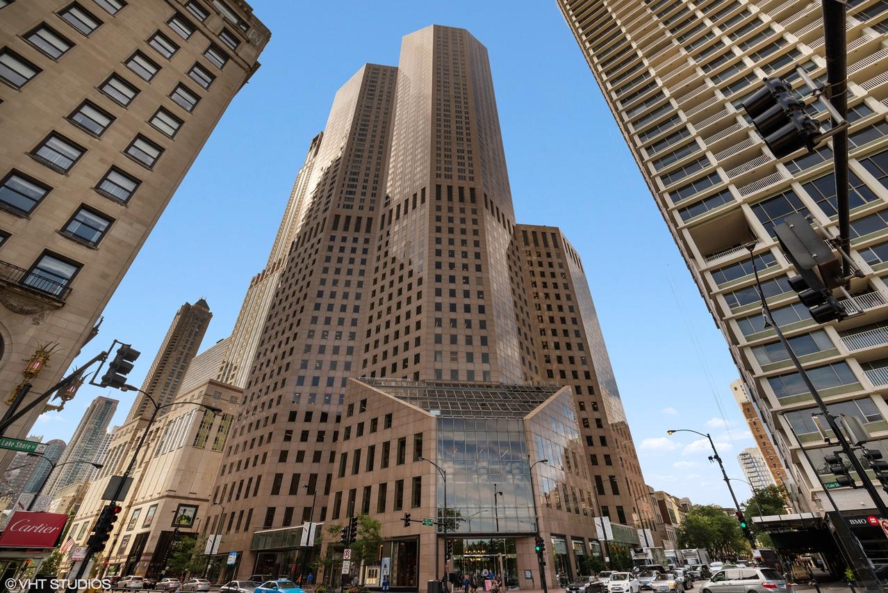 950 N Michigan Ave. #3304, Chicago, IL 60611