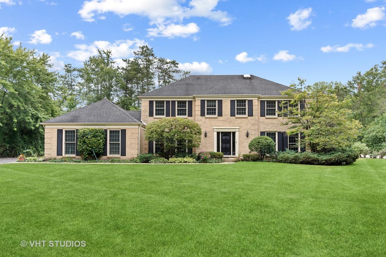 100 Pine Tree Ln., Riverwoods, IL 60015