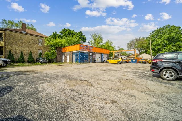 4301 W Montrose Ave., Chicago, IL 60641