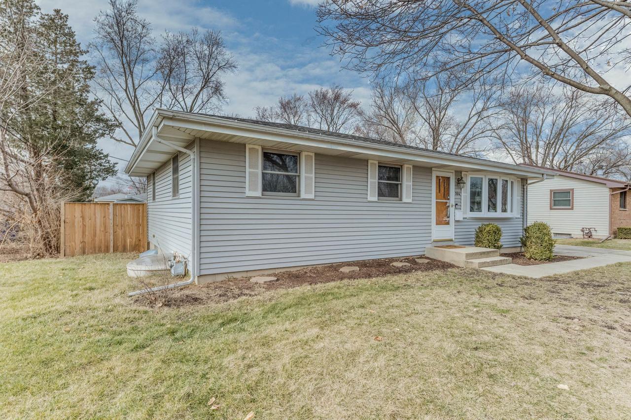 164 Carla Dr., South Elgin, IL 60177