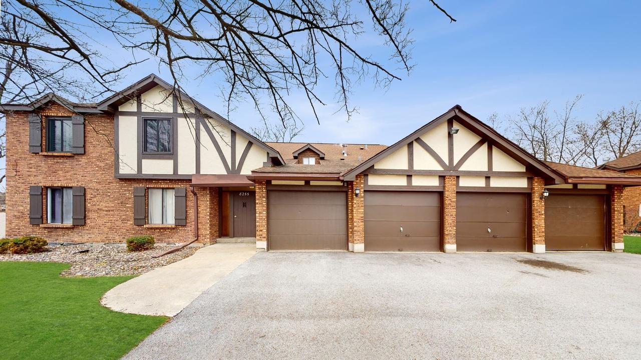 8255 Holly Ct. #25A, Palos Hills, IL 60465