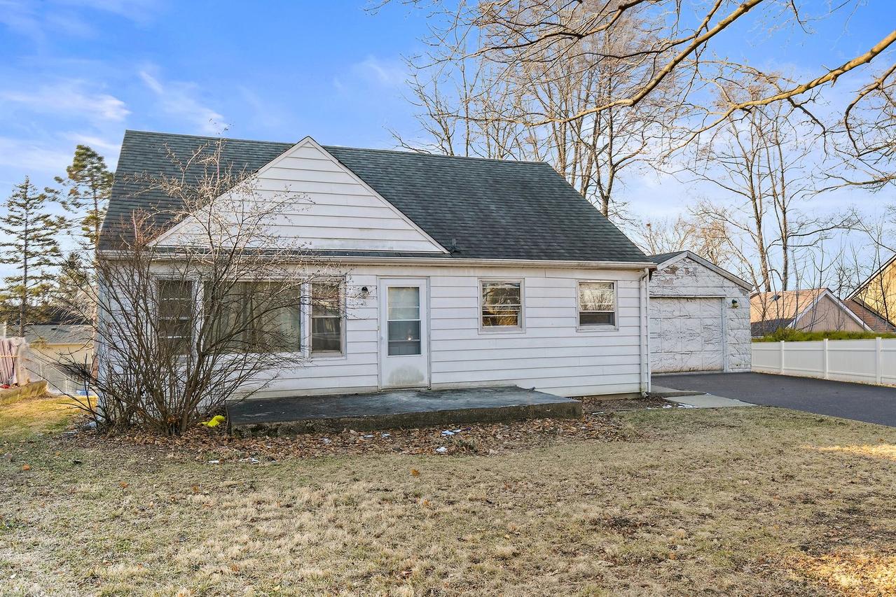 403 Highview Dr., Fox River Grove, IL 60021