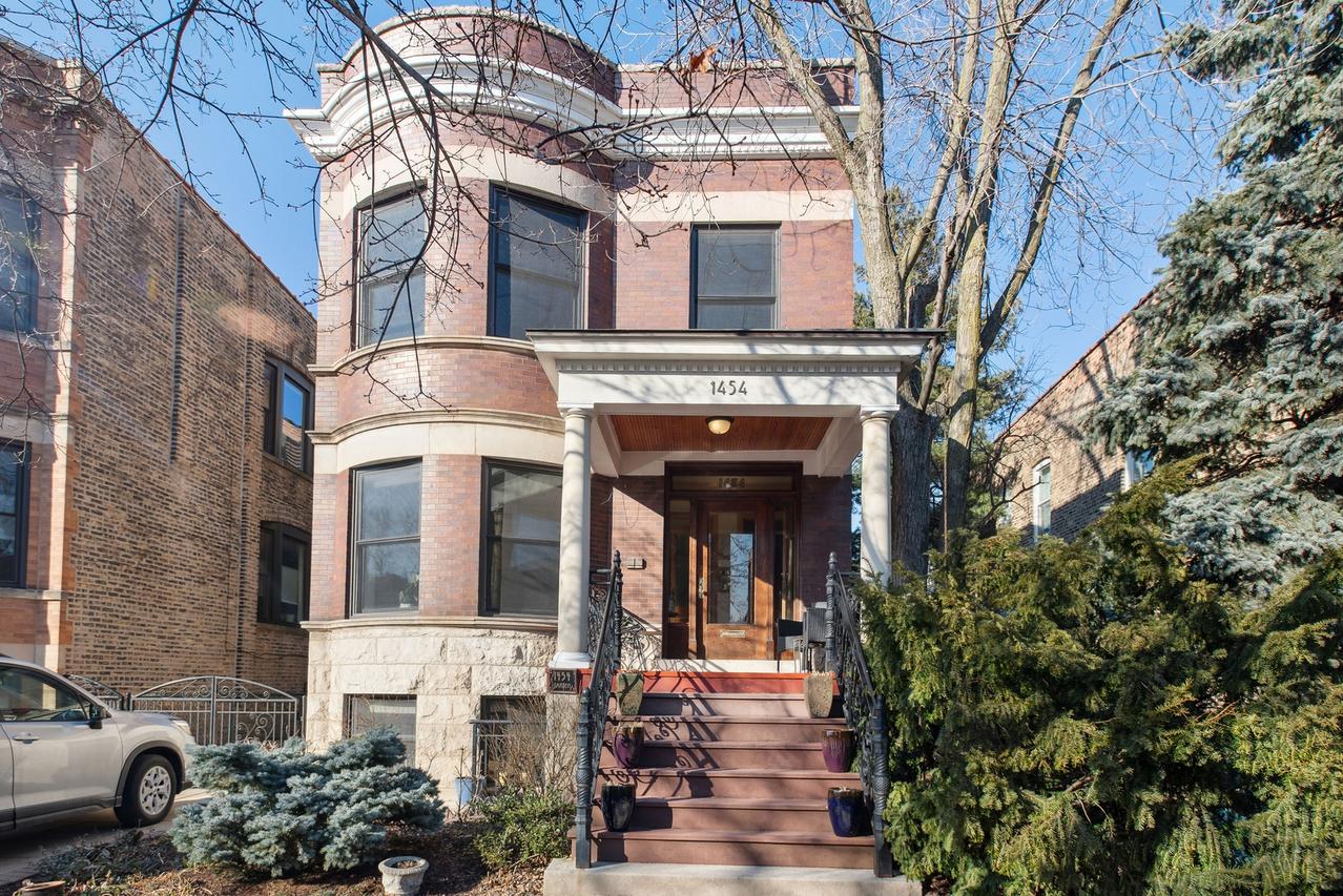 1454 W Farragut Ave., Chicago, IL 60640