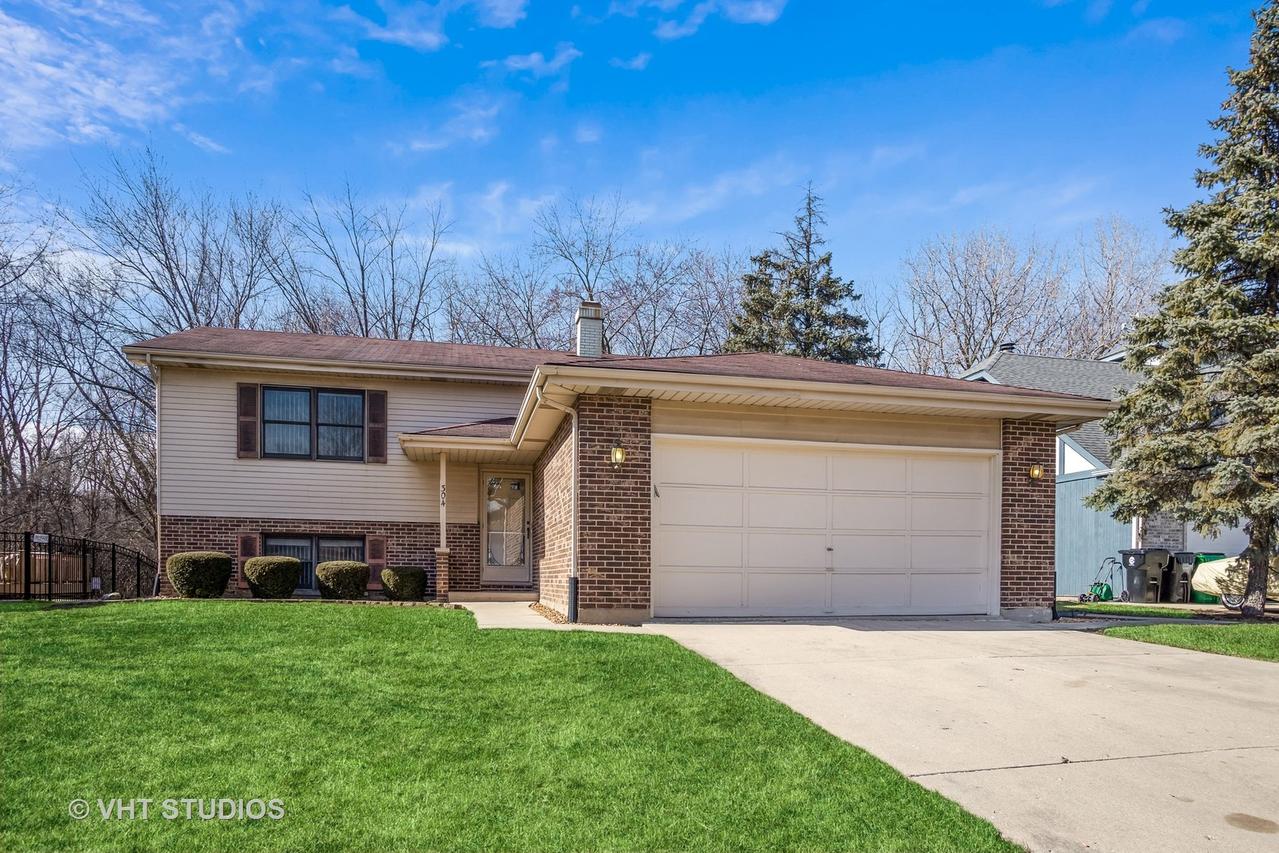 304 Brookdale Dr., Bloomingdale, IL 60108