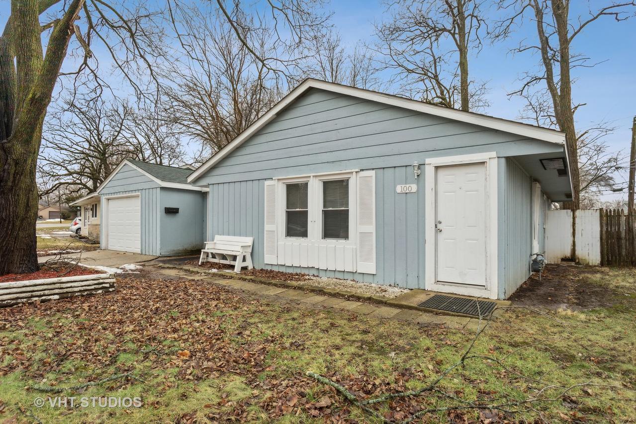 100 Hickory Dr., Carpentersville, IL 60110