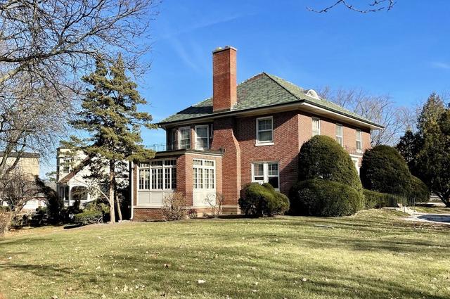 902 Maple Ave., Downers Grove, IL 60515