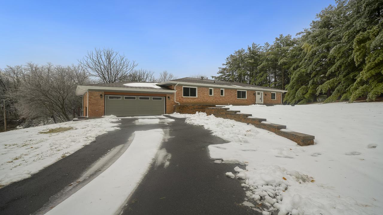 8197 Harvest Hill Dr., Roscoe, IL 61073