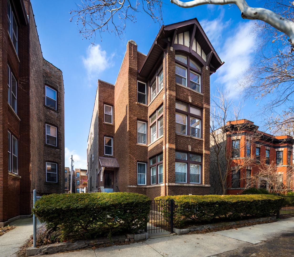6250 N Wayne Ave., Chicago, IL 60660