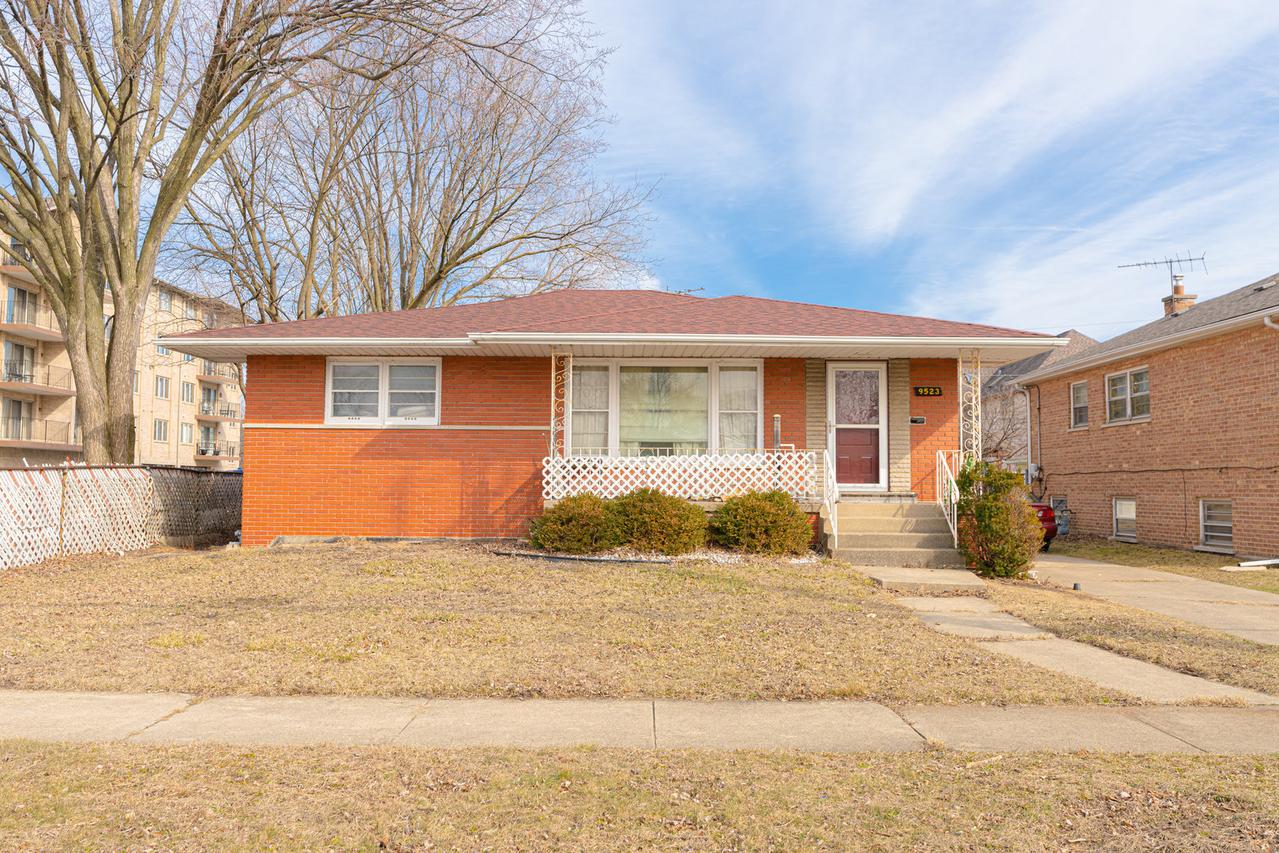 9523 S Kenton Ave., Oak Lawn, IL 60453