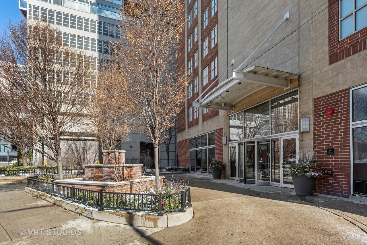 645 N Kingsbury St. #806, Chicago, IL 60610