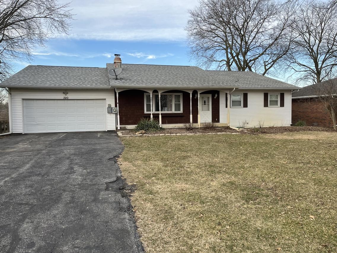 320 S Hislop Dr., Cissna Park, IL 60924