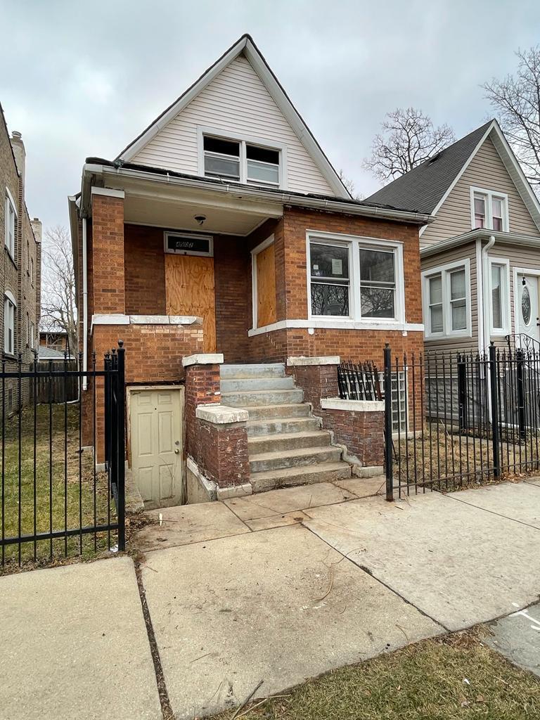4902 W Iowa St., Chicago, IL 60651