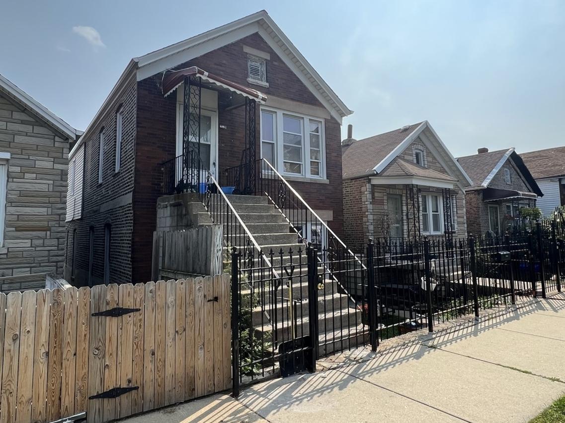 3329 S Oakley Ave., Chicago, IL 60608