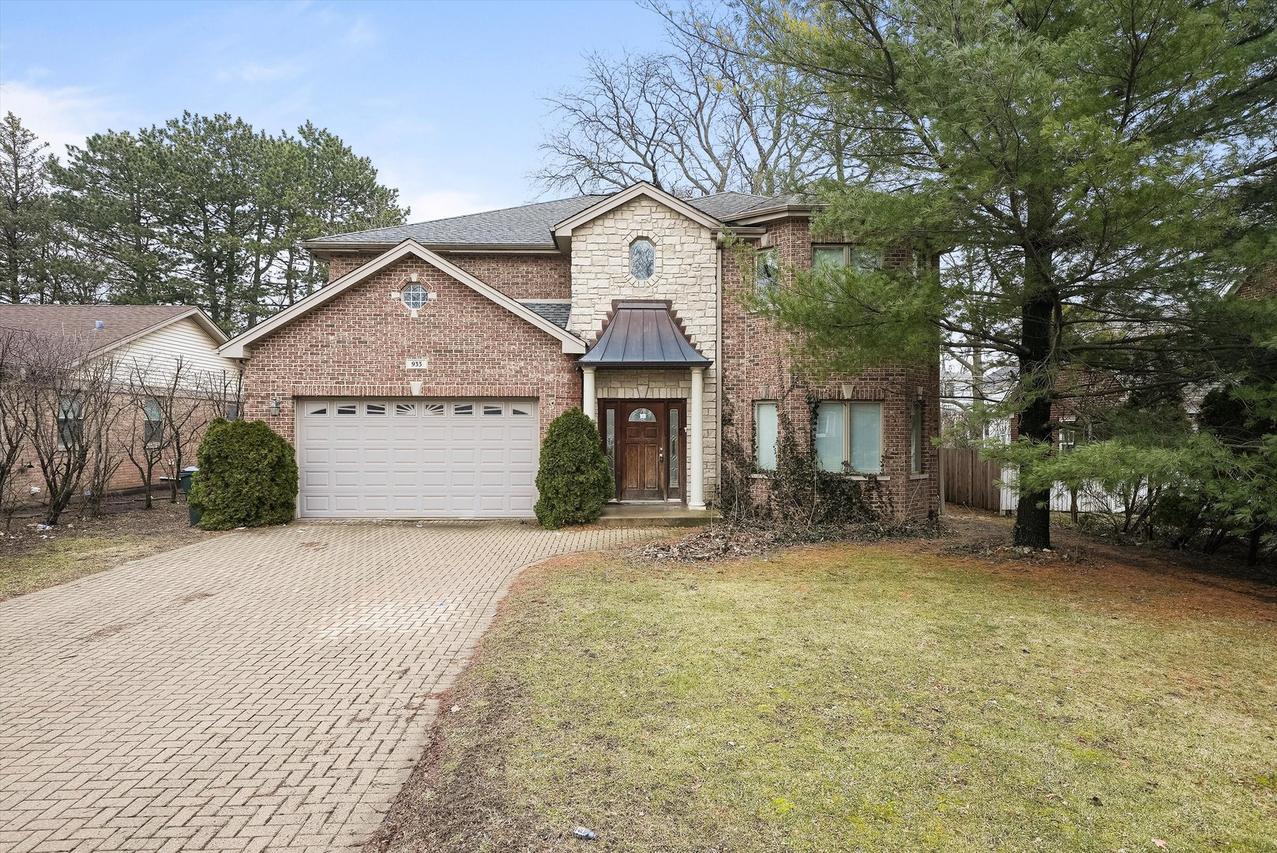 933 Rolling Pass, Glenview, IL 60025
